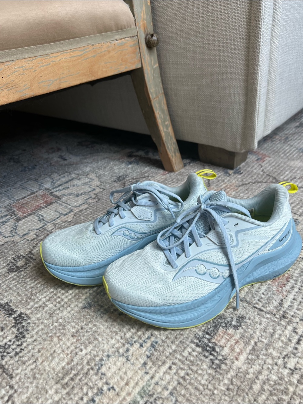 Saucony tempus 2 size 7